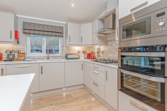 Classic 2 Bed Lodge Hot Tub (Pet) - Loch Lomond Holiday Park, Inveruglas, Argyll