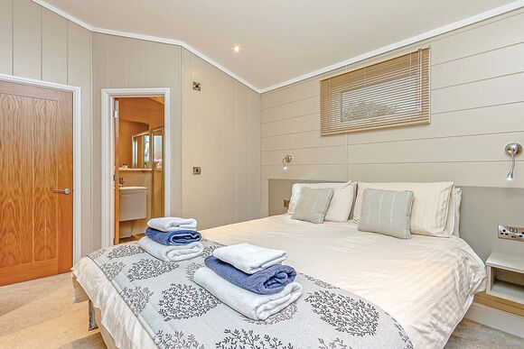 Classic 3 Bed Hot Tub Lodge Pet - Loch Lomond Holiday Park, Inveruglas, Argyll