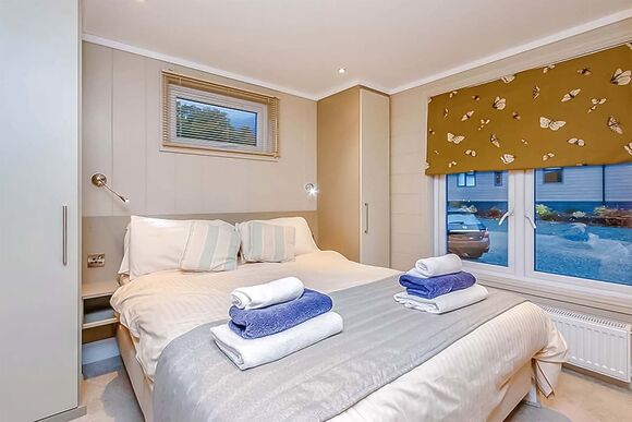 Classic 3 Bed Hot Tub Lodge Pet - Loch Lomond Holiday Park, Inveruglas, Argyll