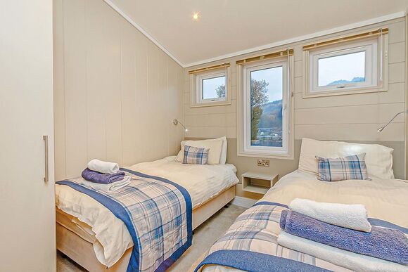 Classic 3 Bed Hot Tub Lodge Pet - Loch Lomond Holiday Park, Inveruglas, Argyll