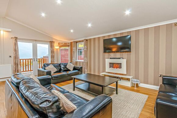 Classic 4 Bed Hot Tub Lodge Pet - Loch Lomond Holiday Park, Inveruglas, Argyll