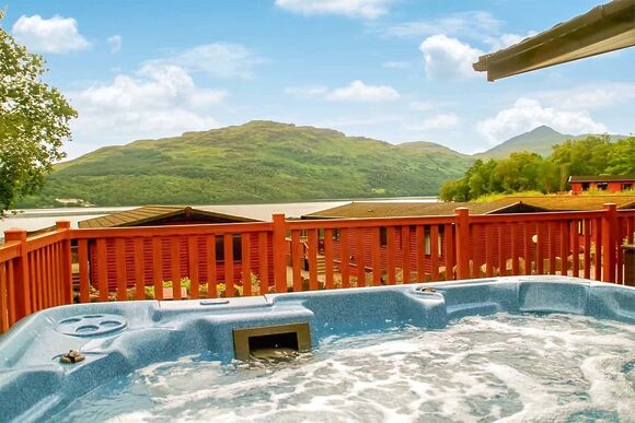 Classic 4 Bed Hot Tub Lodge Pet - Loch Lomond Holiday Park, Inveruglas, Argyll