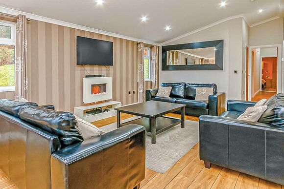 Classic 4 Bed Hot Tub Lodge Pet - Loch Lomond Holiday Park, Inveruglas, Argyll