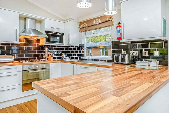 Classic 4 Bed Hot Tub Lodge Pet - Loch Lomond Holiday Park, Inveruglas, Argyll