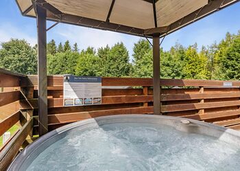 Bakewell Deluxe Lodge Pet - Longnor Wood Holiday Park, Longnor, Nr. Buxton