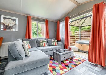 Peak Luxury Lodge Pet - Longnor Wood Holiday Park, Longnor, Nr. Buxton