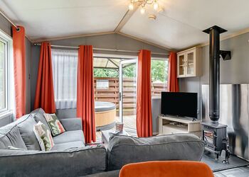 Peak Luxury Lodge Pet - Longnor Wood Holiday Park, Longnor, Nr. Buxton