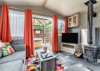 Peak Luxury Lodge Pet - Longnor Wood Holiday Park, Longnor, Nr. Buxton
