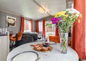 Peak Luxury Lodge Pet - Longnor Wood Holiday Park, Longnor, Nr. Buxton