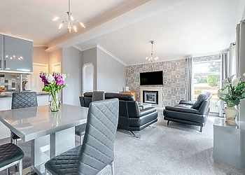 Chatsworth Lodge with Hot Tub 