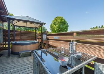 Chatsworth Superior Pet Friendly - Longnor Wood Holiday Park, Longnor, Nr. Buxton