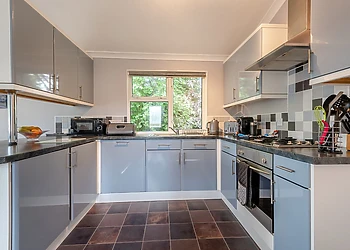 Chatsworth Lodge Pet Friendly with Hot Tub 