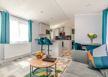 Buxton Pet Friendly Lodge with Hot Tub - Longnor Wood Holiday Park, Longnor, Nr. Buxton