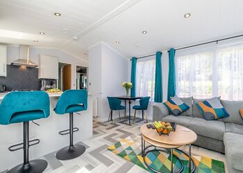 Buxton Pet Friendly Lodge with Hot Tub - Longnor Wood Holiday Park, Longnor, Nr. Buxton