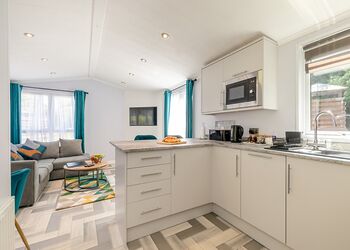 Buxton Pet Friendly Lodge with Hot Tub - Longnor Wood Holiday Park, Longnor, Nr. Buxton