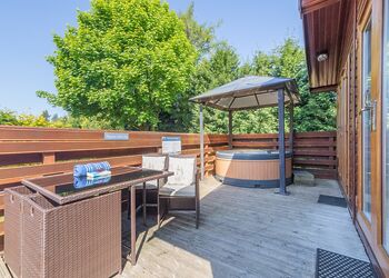 Bakewell Deluxe Lodge - Longnor Wood Holiday Park, Longnor, Nr. Buxton