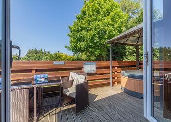 Bakewell Deluxe Lodge - Longnor Wood Holiday Park, Longnor, Nr. Buxton