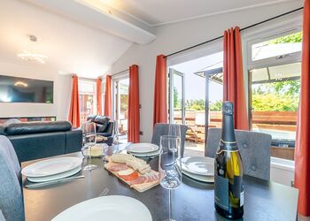 Bakewell Deluxe Lodge - Longnor Wood Holiday Park, Longnor, Nr. Buxton