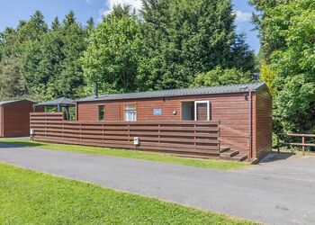Peak Luxury Lodge - Longnor Wood Holiday Park, Longnor, Nr. Buxton