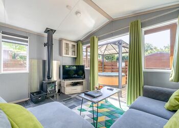 Peak Luxury Lodge - Longnor Wood Holiday Park, Longnor, Nr. Buxton