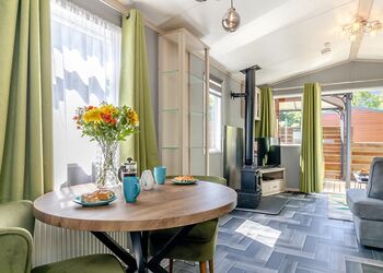 Peak Luxury Lodge - Longnor Wood Holiday Park, Longnor, Nr. Buxton