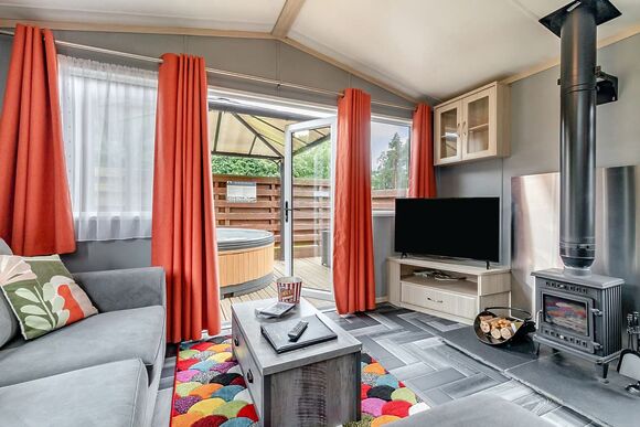 Peak Luxury Lodge Pet - Longnor Wood Holiday Park, Longnor, Nr. Buxton