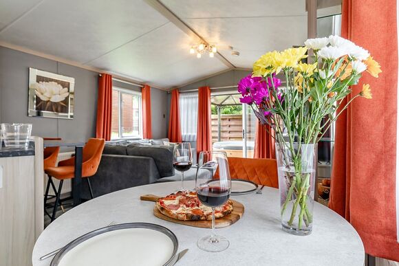 Peak Luxury Lodge Pet - Longnor Wood Holiday Park, Longnor, Nr. Buxton