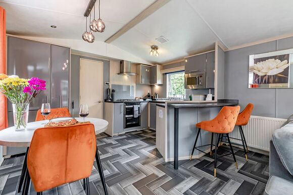 Peak Luxury Lodge Pet - Longnor Wood Holiday Park, Longnor, Nr. Buxton