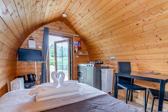 Dove Luxury Glamping Pod - Longnor Wood Holiday Park, Longnor, Nr. Buxton