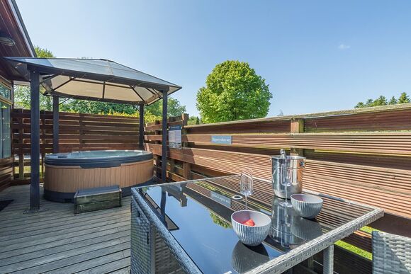 Chatsworth Superior Pet Friendly - Longnor Wood Holiday Park, Longnor, Nr. Buxton