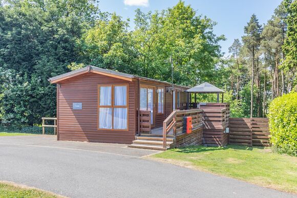 Buxton Pet Friendly Lodge with Hot Tub - Longnor Wood Holiday Park, Longnor, Nr. Buxton