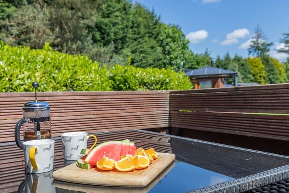 Buxton Pet Friendly Lodge with Hot Tub - Longnor Wood Holiday Park, Longnor, Nr. Buxton