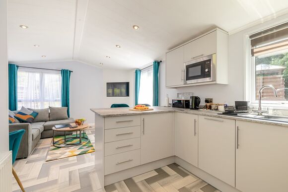 Buxton Pet Friendly Lodge with Hot Tub - Longnor Wood Holiday Park, Longnor, Nr. Buxton