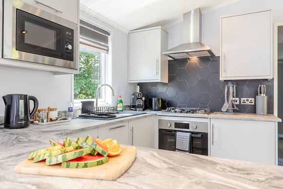 Buxton Pet Friendly Lodge with Hot Tub - Longnor Wood Holiday Park, Longnor, Nr. Buxton