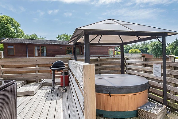 Buxton Lodges with Hot Tub 