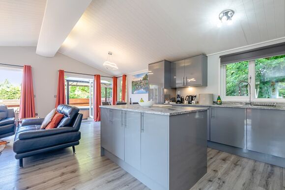 Bakewell Deluxe Lodge - Longnor Wood Holiday Park, Longnor, Nr. Buxton