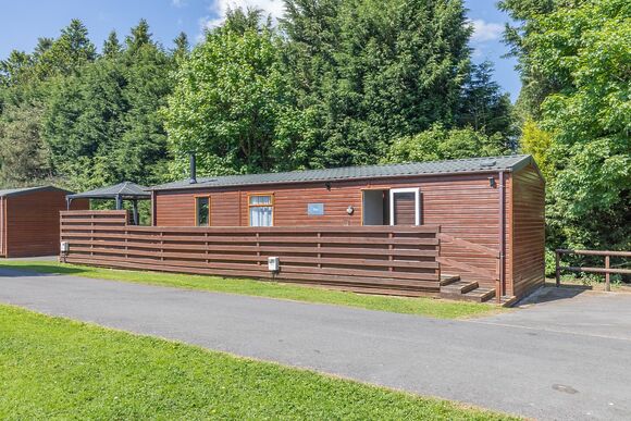 Peak Luxury Lodge - Longnor Wood Holiday Park, Longnor, Nr. Buxton