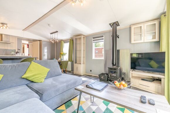 Peak Luxury Lodge - Longnor Wood Holiday Park, Longnor, Nr. Buxton