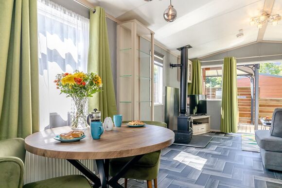 Peak Luxury Lodge - Longnor Wood Holiday Park, Longnor, Nr. Buxton