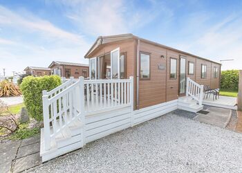 Coral Cove Deluxe - Looe Coastal Retreat, Looe