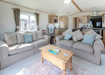 Coral Cove Deluxe - Looe Coastal Retreat, Looe