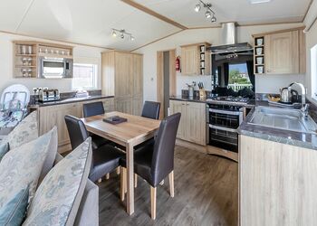 Coral Cove Deluxe - Looe Coastal Retreat, Looe