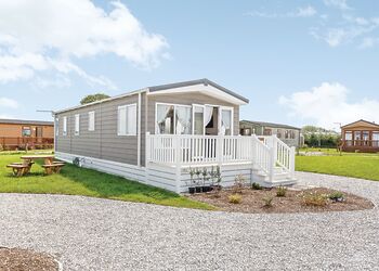 Lime Shore Deluxe - Looe Coastal Retreat, Looe
