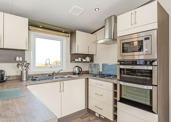 Lime Shore Deluxe - Looe Coastal Retreat, Looe