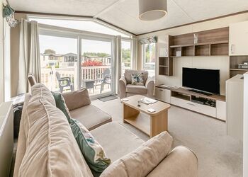 Sandy Pebble Deluxe - Looe Coastal Retreat, Looe