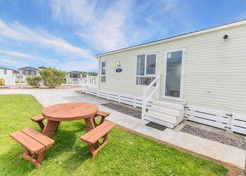 Sandy Pebble Deluxe (Pet) - Looe Coastal Retreat, Looe