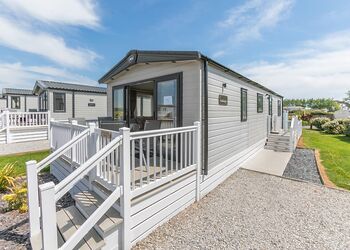 Ruby Wave Deluxe - Looe Coastal Retreat, Looe