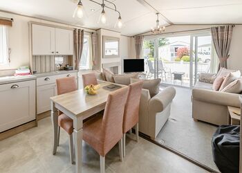 Ruby Wave Deluxe - Looe Coastal Retreat, Looe