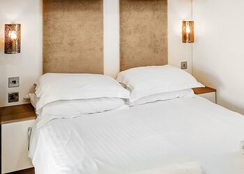 Capri Shore Deluxe - Looe Coastal Retreat, Looe
