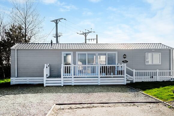 Capri Shore Deluxe - Looe Coastal Retreat, Looe